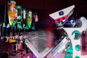 Roboter Bar mit Rundtheke und Abfüllgestell
