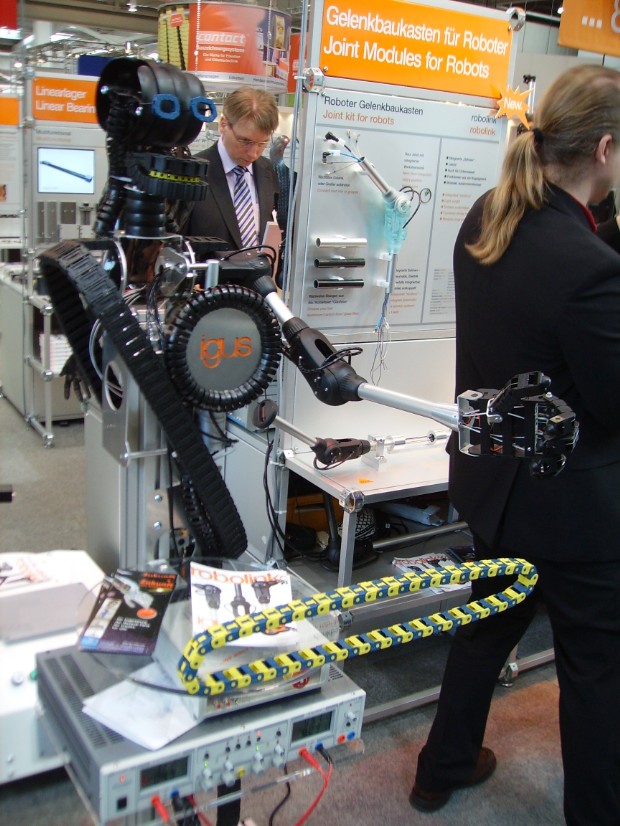 Messe-Show-Roboter für igus in Köln, er tat auf der Hannover Messe seinen Dienst